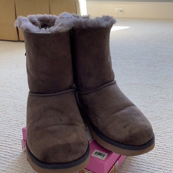 KIDS Ugg Bailey Bow Size 6 (fits women’s 8) - Picture 4 of 4
